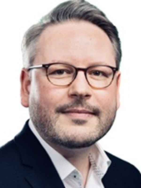 Prof Alexander Leischnig